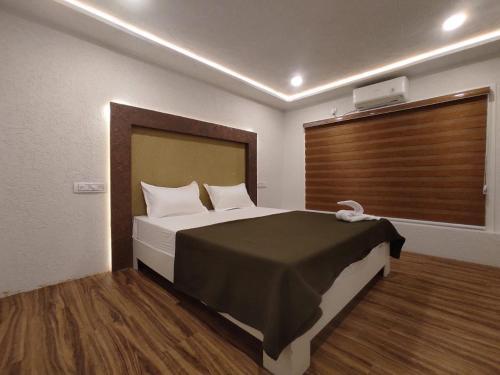 a bedroom with a large bed in a room at Beach Paradise Day Cruise Houseboat in Alleppey