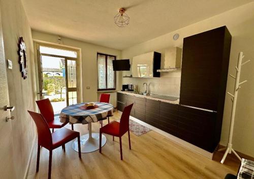Kuchyň nebo kuchyňský kout v ubytování Sulla Ciclabile Apartment lungo il fiume Adige