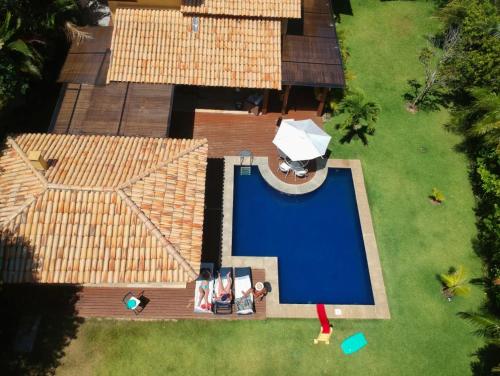 an overhead view of a swimming pool on a house at Costa do Sauipe Casa dentro do complexo hoteleiro in Costa do Sauipe