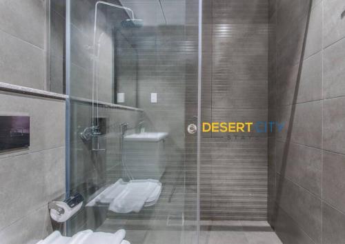 Koupelna v ubytování Beautifully Furnished One Bed in JVC, close by Five Hotel. Hosted by Desert City Stays