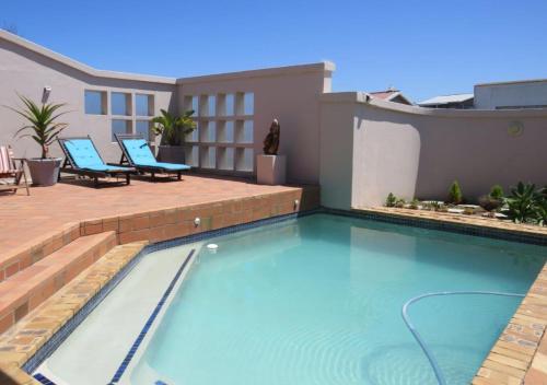 Πισίνα στο ή κοντά στο Double-Story Holiday Home with Pool & Seaview