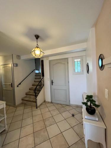 Photo de la galerie de l'établissement Villa avec piscine et jardin * Sommieres *, à Sommières