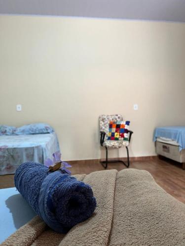 a living room with a blue towel on the couch at Pousada Canela de Ema in Mateiros