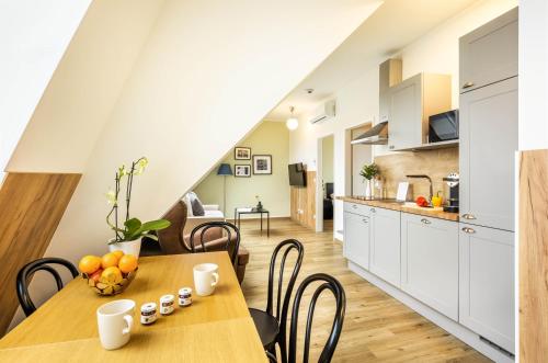 a kitchen and dining room with a table and chairs at Jimmy's Apartments Lory in Vienna