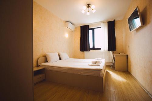 a small room with a bed and a window at SPA Apartments Perun in Sandanski
