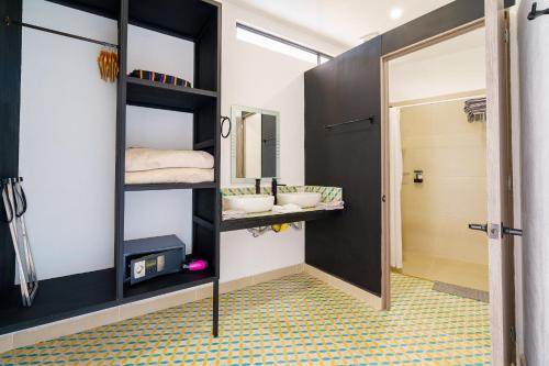 a room with two bunk beds and a bathroom at Acaima Café Lodge in Sasaima