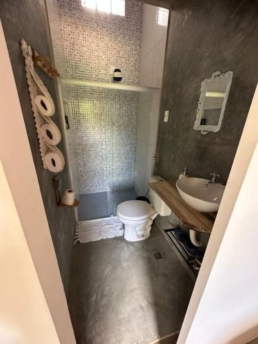 Kylpyhuone majoituspaikassa Casa Rosada (3 suítes)