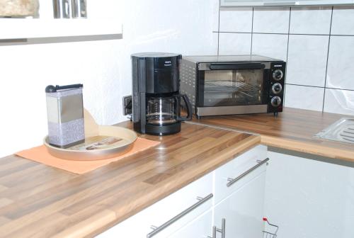 a kitchen counter with a microwave and a toaster oven at FeWo Walburga in Roßbach