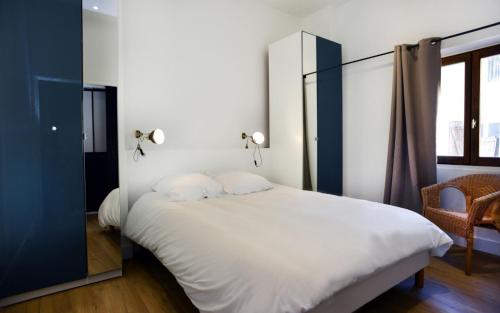 Ένα ή περισσότερα κρεβάτια σε δωμάτιο στο Appartement élégant et lumineux pour 4 personnes à Antibes by Weekome