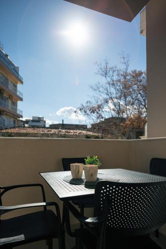 Balkoni atau teres di Old City Apartments by Hospi