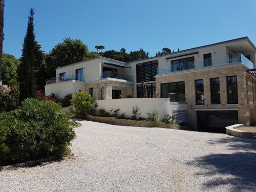 a large house with a driveway in front of it at HPC Suites - Cassis Centre - Parking Gratuit & Piscine Chauffée in Cassis
