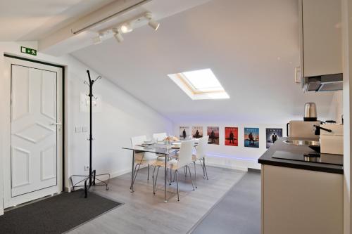 a kitchen and dining room with a table and chairs at BmyGuest - Cascais Beach Villa II in Cascais