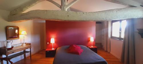 a bedroom with a bed in a room with a ceiling at Gite L'Etable d'en Naoua in Maubec