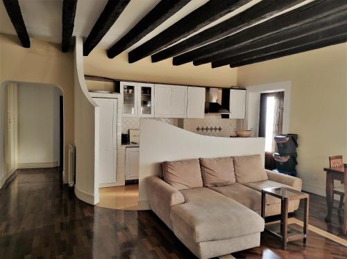 A kitchen or kitchenette at Flora's House - Ortigia Holidays