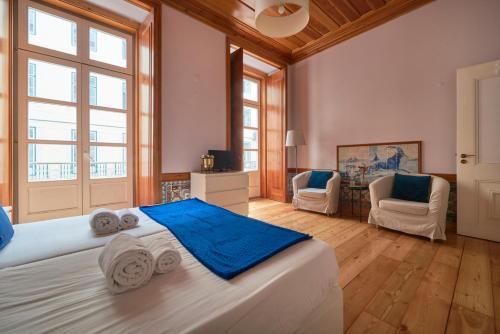 a bedroom with a large bed with blue sheets at Casa Portuguesa Prata in Lisbon