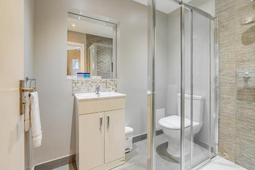 a bathroom with a toilet and a glass shower at Astoria Hotel in London