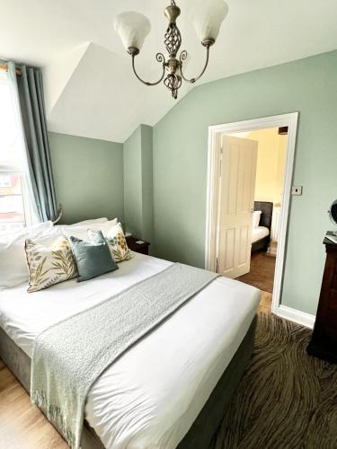 Ένα ή περισσότερα κρεβάτια σε δωμάτιο στο Devon House Guest House