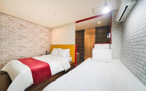 Postel nebo postele na pokoji v ubytování Chakan Hotel