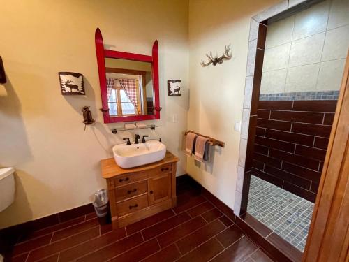 EML Cabin #6 – Photos 5