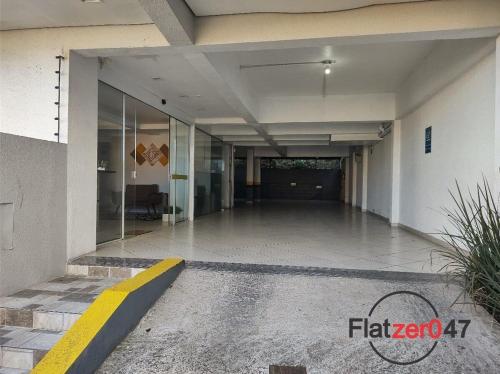 a hallway of a building with a parking lot at Flatzer047 Executivo in Caxias do Sul