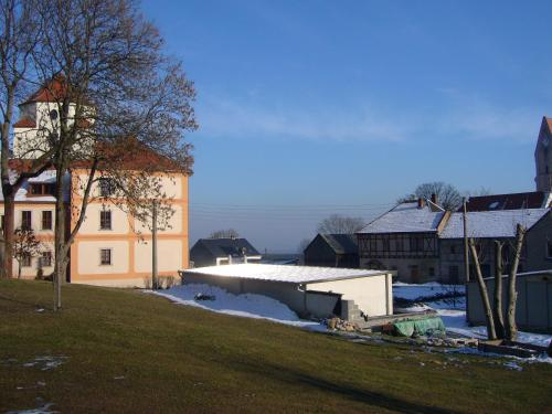 a group of buildings and a yard with snow at Hotel Garni Schloß Schönberg in Bad Brambach