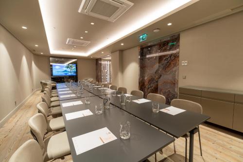 a conference room with a long table and chairs at Dos Reis by The Beautique Hotels in Lisbon