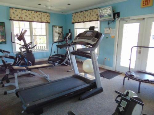 Fitness centrum a/nebo fitness zařízení v ubytování H13 Ocean Walk Resort 2bdrm 2 bath downstairs great beds Great view and always a great breeze