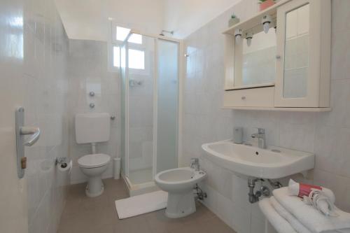 A bathroom at Rusticano - intero appartamento