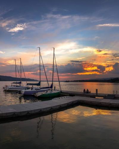 a group of boats docked at a dock with a sunset at Jasna Chata Kluszkowce in Kluszkowce