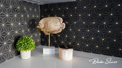 a room with two potted plants and a wall with gold stars at Devon Shores in Clearwater Beach