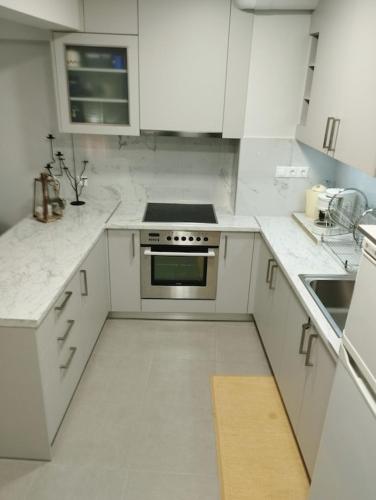 Renovated Basement Duplex with Patio and Folk Decor in the Heart of Athens
