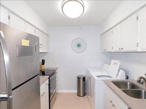 Kuchyň nebo kuchyňský kout v ubytování Q16 Comfortable 2 BR, 2 BA second level in Ocean Walk