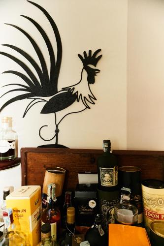 a rooster stenciled on a wall above a kitchen counter at HOTEL VULCI in Montalto di Castro