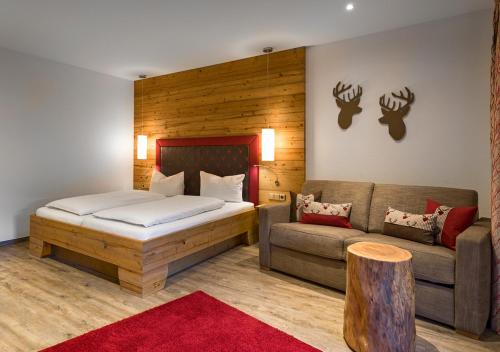 a living room with a bed and a couch at ThälerHäusle in Furtwangen