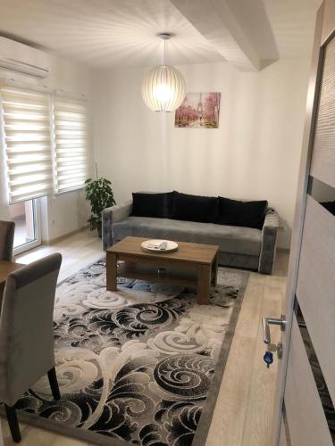 a living room with a couch and a coffee table at Koca Apartmani in Novi Pazar