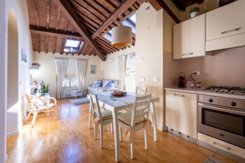 Кухня или мини-кухня в [50mt dalle mura+parcheggio]*appartamento tipico*
