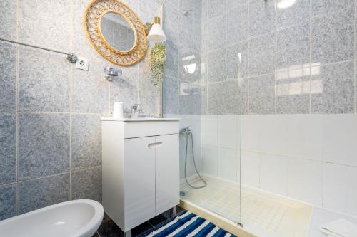 a bathroom with a shower and a toilet and a sink at Renov Mar23 Clerigos Premium with self check in in Porto