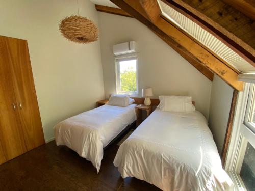 Letto o letti in una camera di Family Orchard Bed & Breakfast
