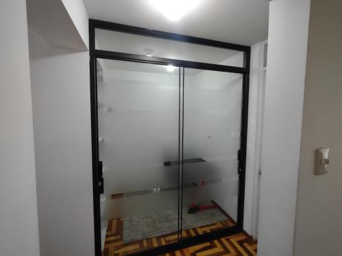 Ένα μπάνιο στο VIVE Apartments Cusco
