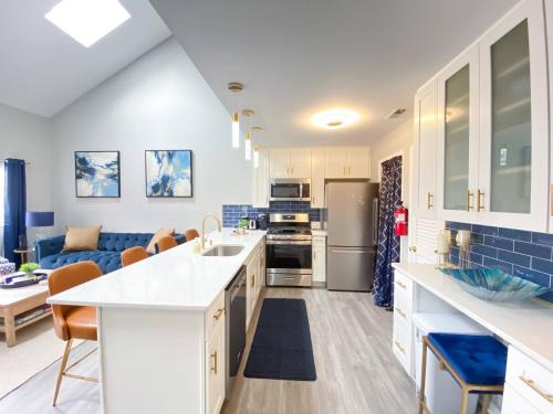 Dapur atau dapur kecil di New! 2BR Ski in n out Mtn. Creek