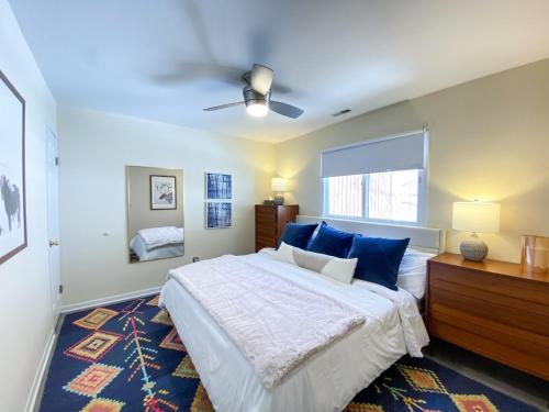 Katil atau katil-katil dalam bilik di New! 2BR Ski in n out Mtn. Creek