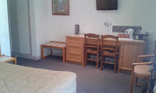 a room with a kitchen with a table and chairs at Hotel Val Saint Hilaire in Givet