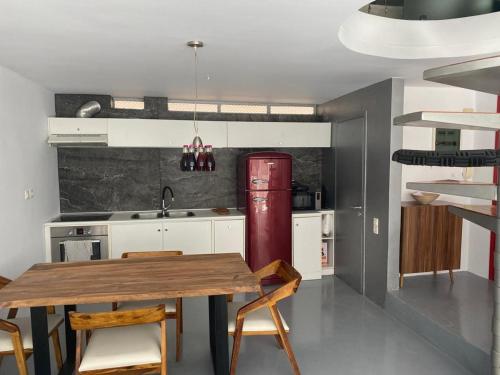 Una cocina o zona de cocina en Modern Maisonette / beach 5 min!