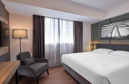 Postel nebo postele na pokoji v ubytování Park Inn by Radisson Putrajaya