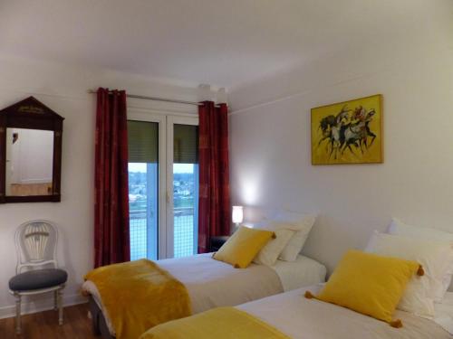 a bedroom with two beds and a window at Appartement panoramique au centre de Moulins avec terrasse, 2 chambres, et équipements modernes - FR-1-489-412 in Moulins