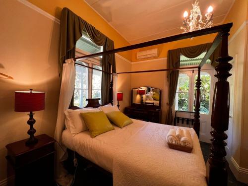 Katil atau katil-katil dalam bilik di The Boutique Hotel Blue Mountains