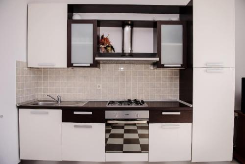 Afbeelding uit fotogalerij van Apartments Slava Petricevic in Podstrana