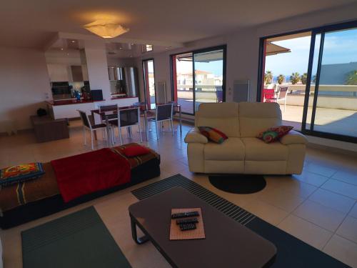 Zdjęcie z galerii obiektu Appartement 4 pièces avec terrasse de 97m², parking sécurisé à Sète - FR-1-472-179 w mieście Sète