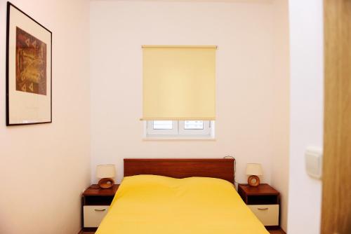 Ένα ή περισσότερα κρεβάτια σε δωμάτιο στο Apartments Slava Petricevic