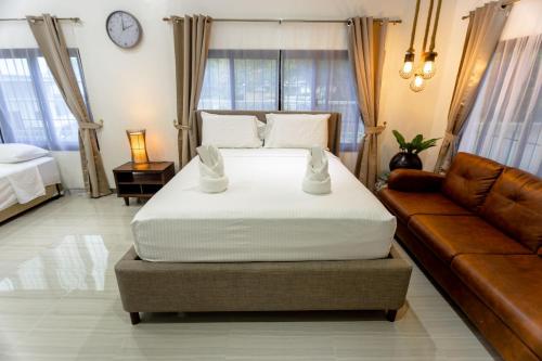 Кровать или кровати в номере MADISON GARDEN AND RESIDENCES